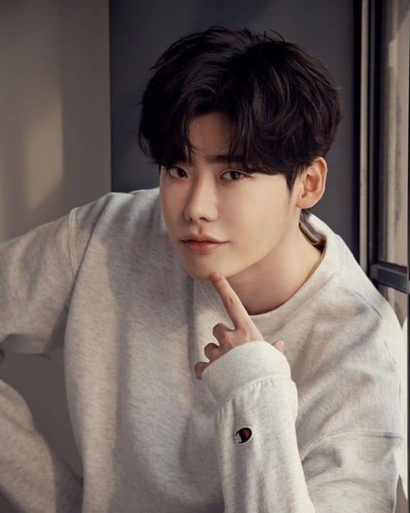 Lee Jong Suk điển trai tại sự kiện, thể hiện sức hút của một diễn viên nam Hàn Quốc hàng đầu
