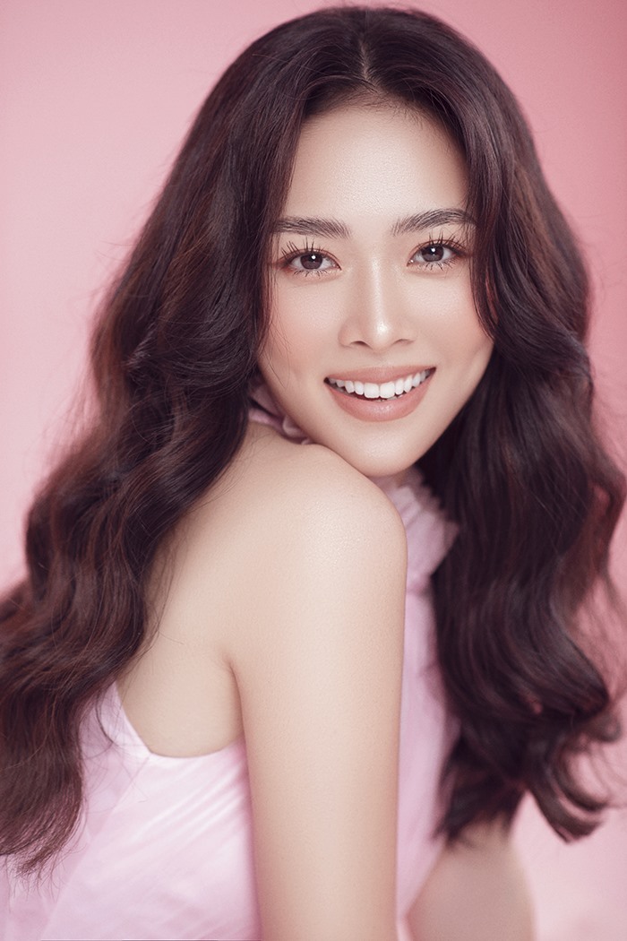 Diệp Bảo Ngọc rạng rỡ, cuốn hút trong trang phục dạ hội
