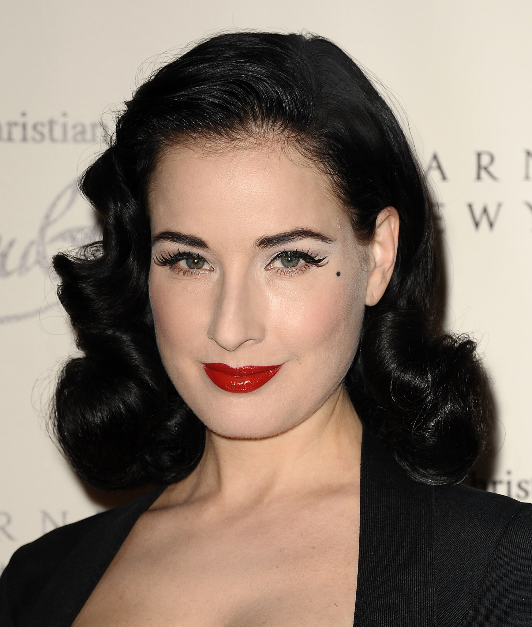 Dita Von Teese với vẻ đẹp cổ điển quyến rũ trong một buổi trình diễn