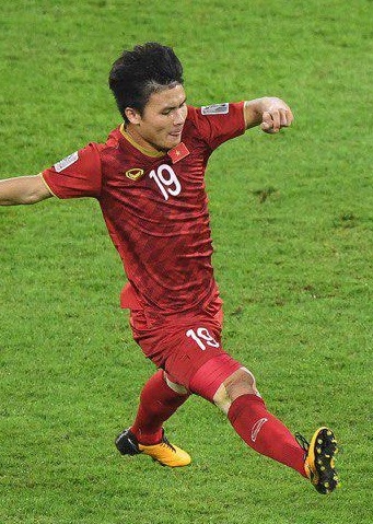 Cầu thủ Nguyễn Quang Hải với nụ cười rạng rỡ trong màu áo đội tuyển quốc gia