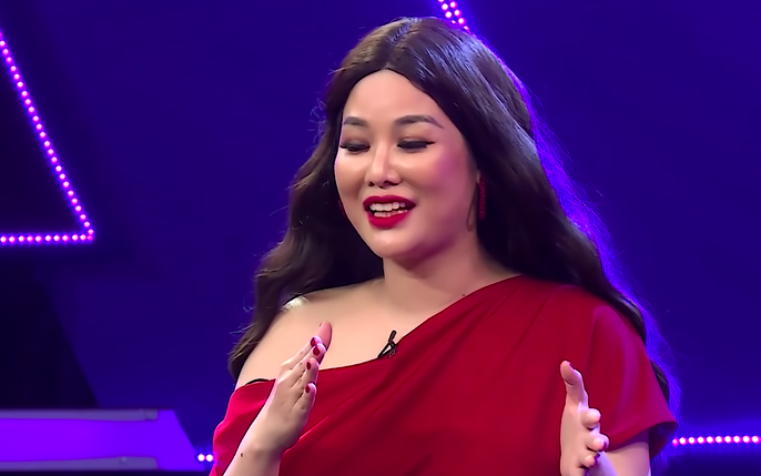 Michiyo Phạm Ngà trong một khoảnh khắc biểu diễn đầy cảm xúc và tinh tế