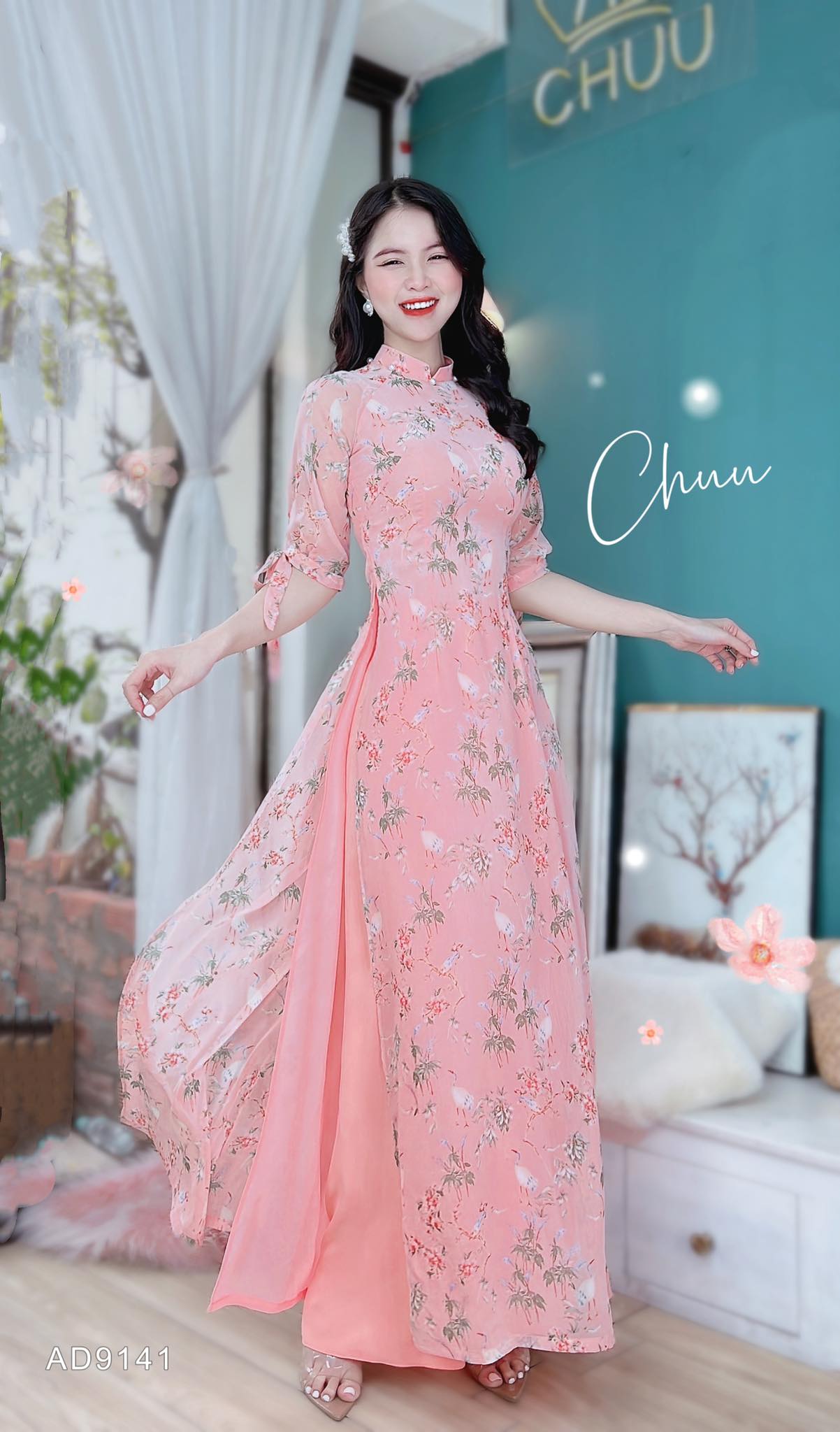 Mẫu áo dài cách tân hiện đại, duyên dáng, tôn lên vẻ đẹp phụ nữ