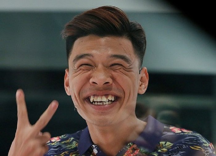 Trung Ruồi trên sân khấu với phong cách hài hước