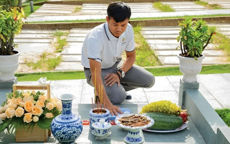 Bài văn khấn ngoài mộ ngày giỗ hết trọn vẹn tình cảm gia đình
