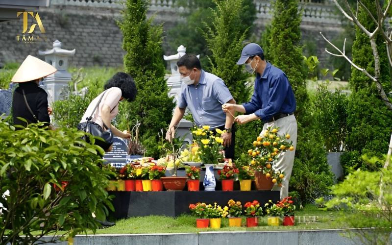 Bài văn khấn ngoài mộ trước ngày giỗ thể hiện lòng thành kính với tổ tiên