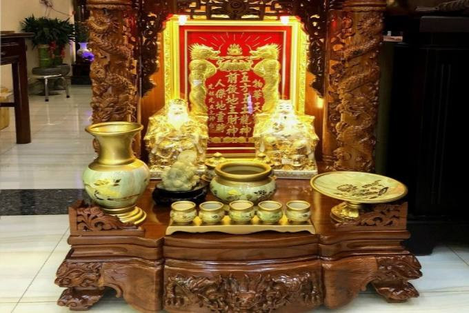 Bàn thờ Thần Tài – Thổ Địa sạch sẽ, bày biện trang trọng