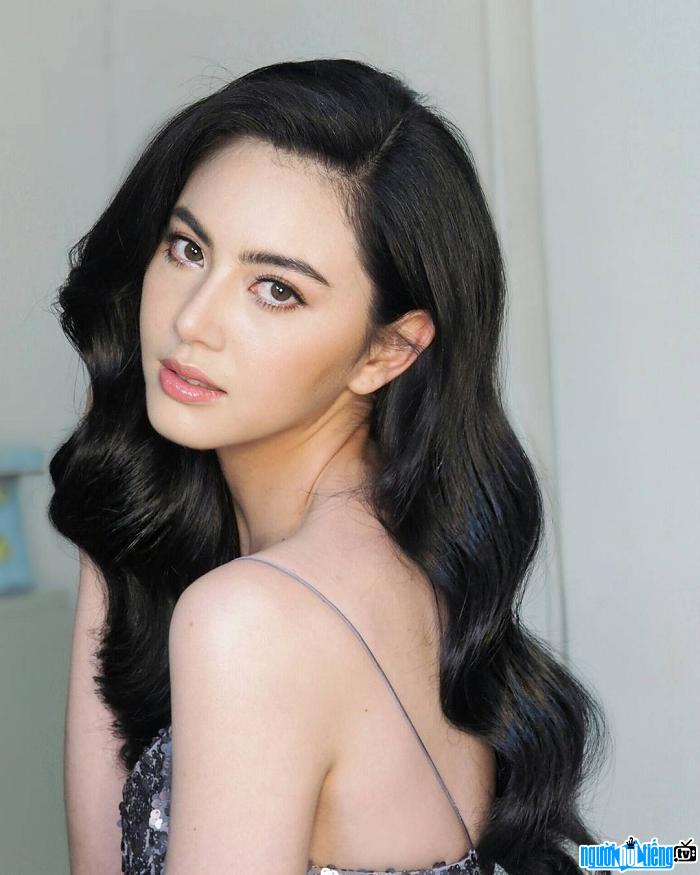 Mai Davika với phong cách thời trang năng động