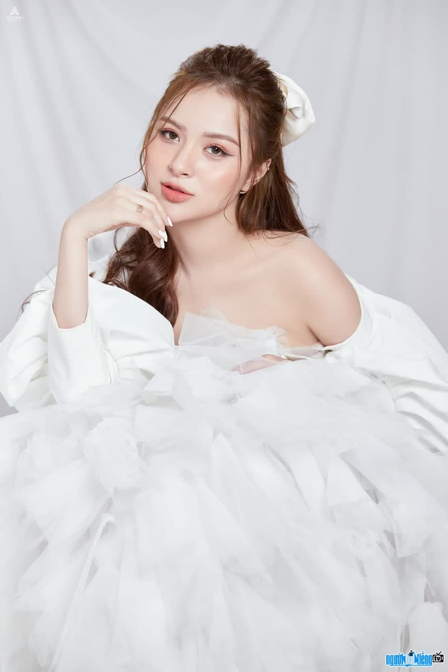 Diễn viên Ngọc Anh Berry rạng rỡ, xinh đẹp trong một buổi chụp hình