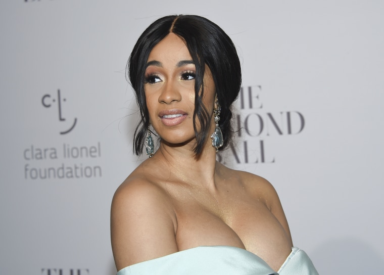 Chân dung Cardi B, nữ rapper với biểu cảm tự tin và mạnh mẽ