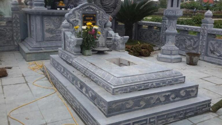 Chuẩn bị đầy đủ lễ vật đầy đủ trong buổi lễ tạ mộ thể hiện sự thành kính