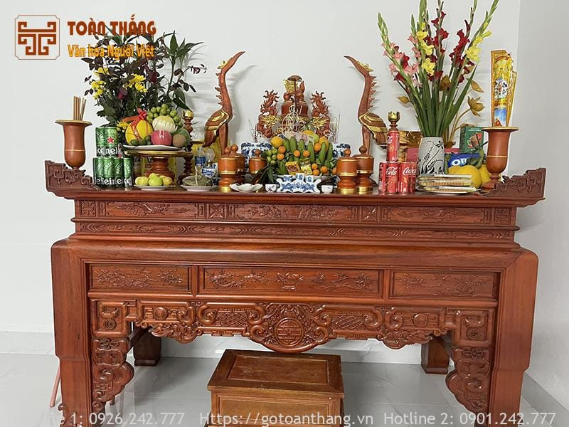 Cúng Gia Tiên mùng 1 và ngày rằm là việc gắn bó nhiều thành viên trong gia đình