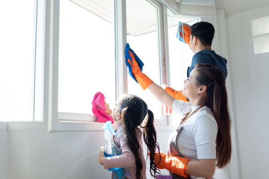 Dọn dẹp nhà cửa cũng là một lưu ý trước khi làm lễ nhập trạch.