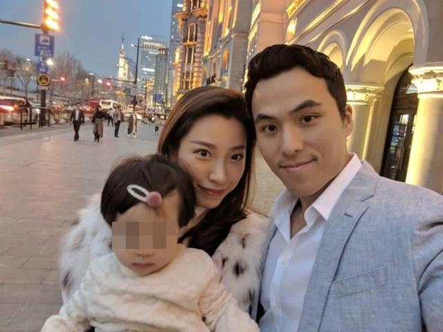 Hà Du Khải và Tề Kiều trong một sự kiện gia đình, minh chứng cho cuộc hôn nhân từng hạnh phúc của thiếu gia nhà Hà Hồng Sân.