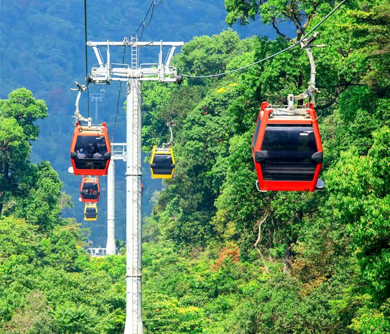 Hệ thống cáp treo hiện đại tại Tây Thiên, giúp du khách dễ dàng di chuyển lên các đền thờ Quốc Mẫu.