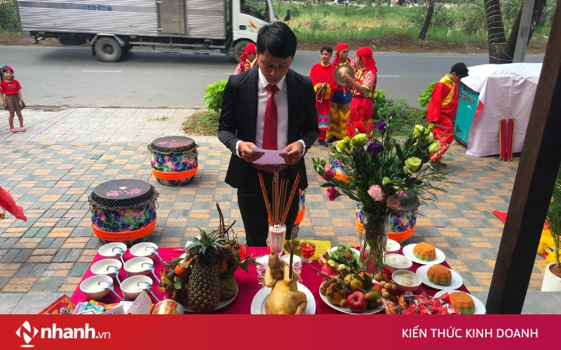 Hình ảnh minh họa ý nghĩa quan trọng của văn khấn cúng khai trương cửa hàng