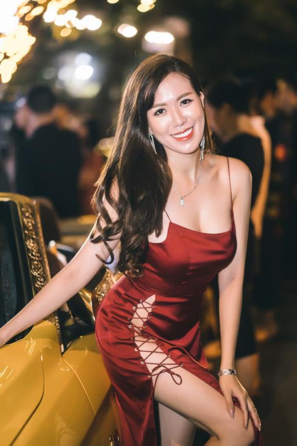Hot girl Mai Thỏ quyến rũ trong bộ váy đen bó sát, khoe vóc dáng thon gọn