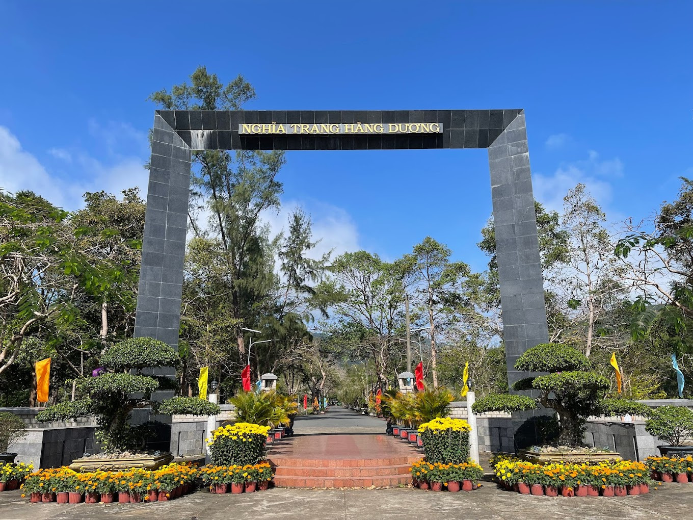 Hướng dẫn nghi thức văn khấn nghĩa trang Hàng Dương trang trọng