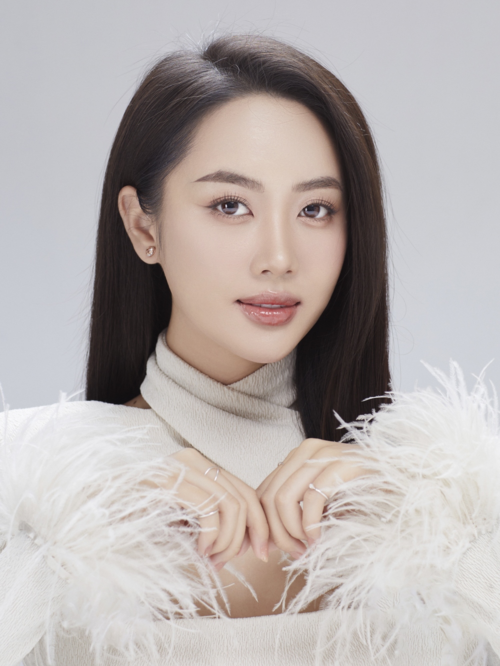 Vũ Như Quỳnh khoe vẻ đẹp rạng rỡ