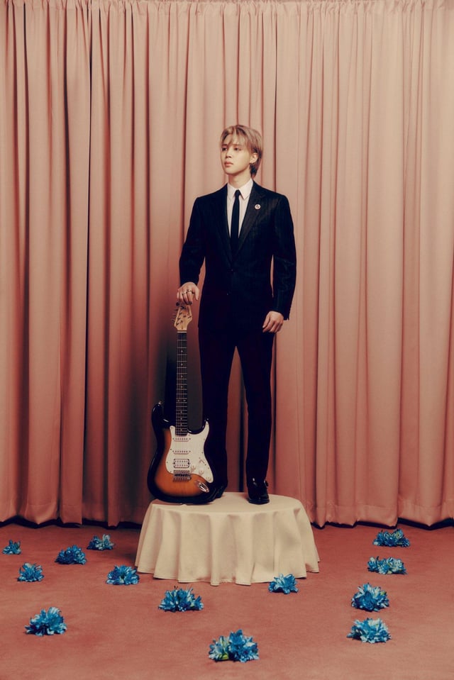 Jimin (BTS) trong ảnh concept cho album solo thứ hai Muse, phong cách Serenade