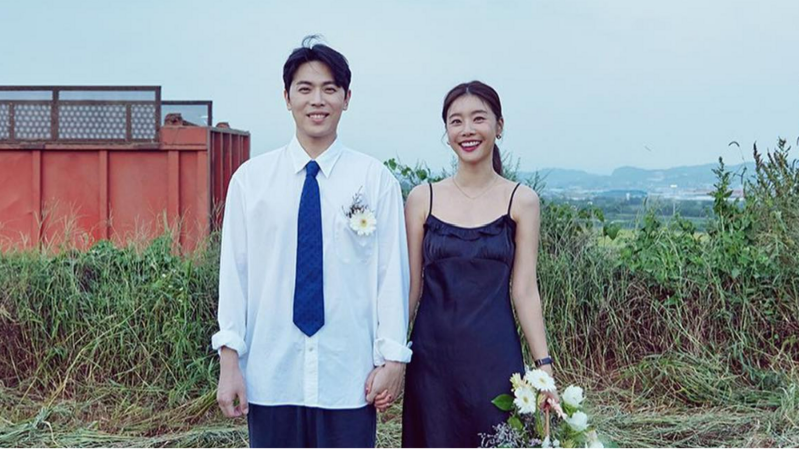 Sojin duyên dáng trong bộ trang phục tối màu