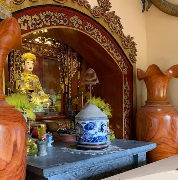 Khung cảnh lễ hội chính tiệc Quan Hoàng Mười vào ngày 10 tháng 10 âm lịch