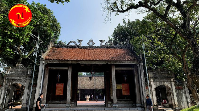 Kiến trúc cổ kính của Đền Mẫu Hưng Yên, nơi thực hiện văn khấn đi đền mẫu linh thiêng