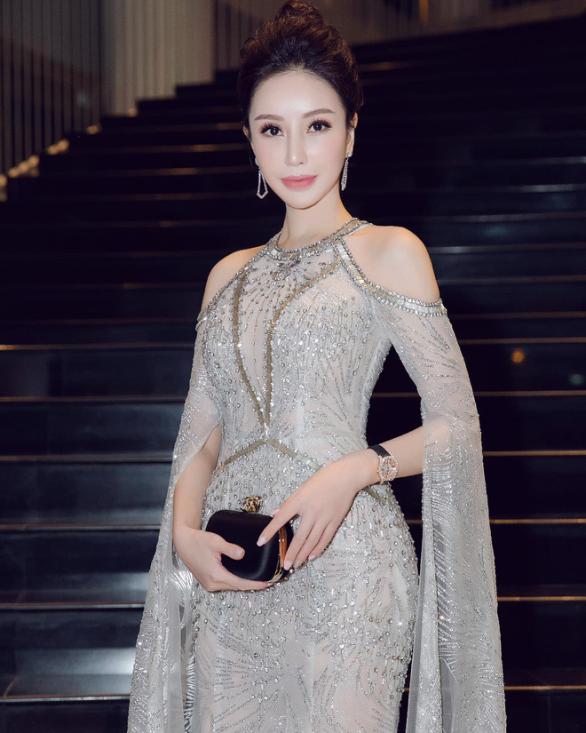 Chân dung Hoa hậu Lam Cúc với phong thái tự tin, thanh lịch