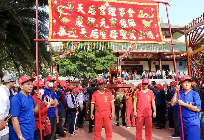 Lễ hội chùa Bà Thiên Hậu với đông đảo Phật tử tham gia cầu an