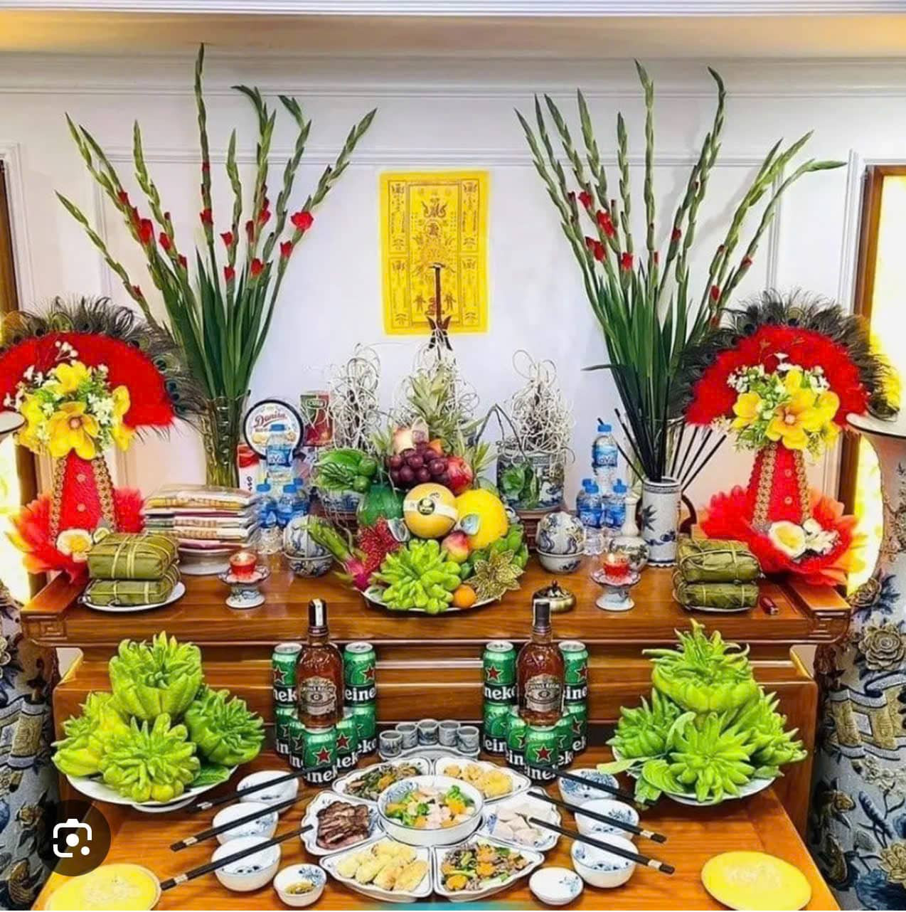Lễ vật trang trọng trên bàn thờ chuẩn bị văn khấn mùng 1 âm lịch