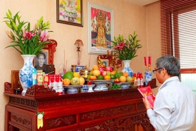 Mâm cỗ cúng gia tiên trong ngày mùng 1 Tết trang trọng