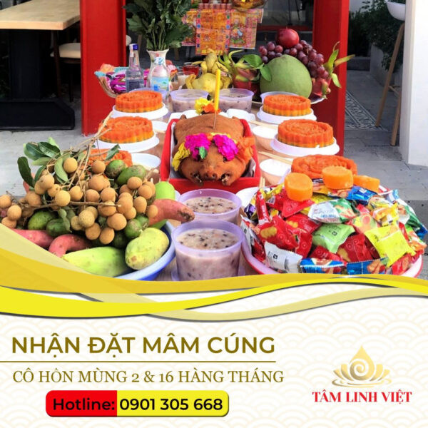 Mâm cúng các bác đơn giản với trái cây, cháo, muối gạo, bánh kẹo và mía