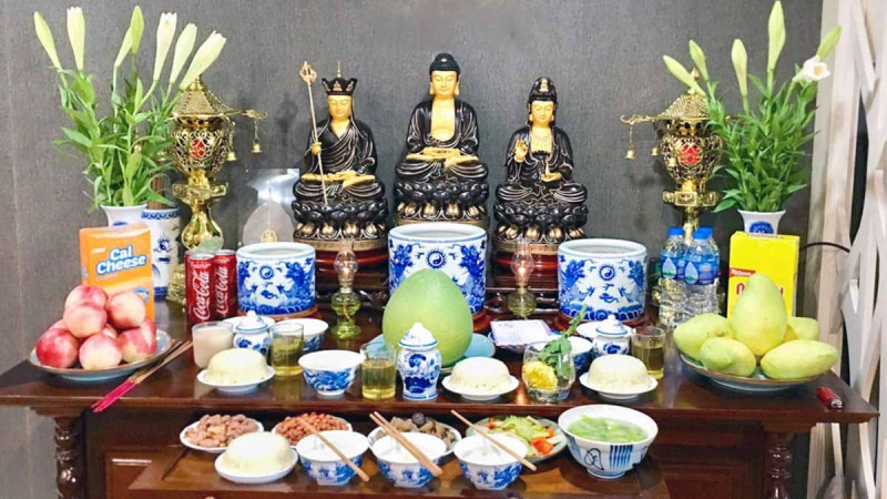 Mâm cúng Rằm tháng 7 đầy đủ và tươm tất cho gia đình