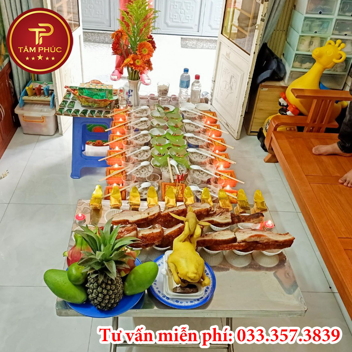 Mâm cúng thôi nôi bé trai với các đồ vật chọn nghề
