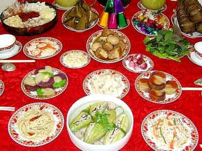 Mâm lễ cúng gia tiên ngày Tết Đoan Ngọ