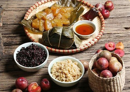 Mâm lễ cúng Tết Đoan Ngọ mùng 5 tháng 5 truyền thống đặt tại ban công
