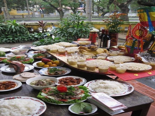 mâm lễ vật đầy đủ cho nghi thức văn khấn đất đai 30 Tết