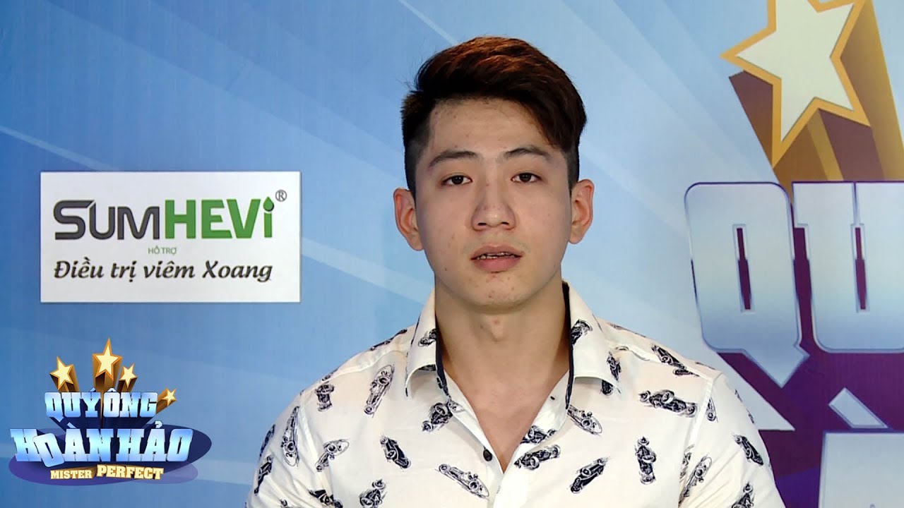Đặng Quốc Đạt với thân hình săn chắc và cơ bụng 6 múi