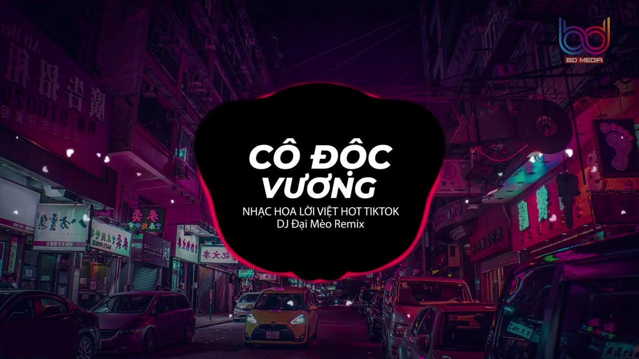 Cặp đôi đang vui vẻ khiêu vũ trên đường phố