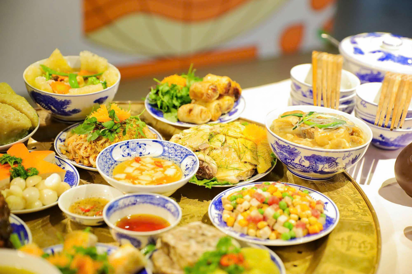 Một mâm cúng Giao thừa truyền thống với đầy đủ lễ vật, chuẩn bị cho đêm văn khấn cúng giao thừa năm 2025