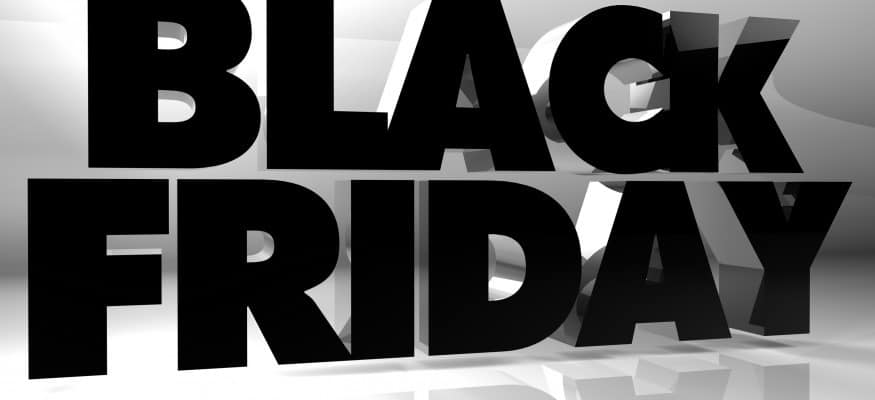 Hình ảnh người dân xếp hàng dài và đông đúc trước cửa hàng vào ngày Black Friday