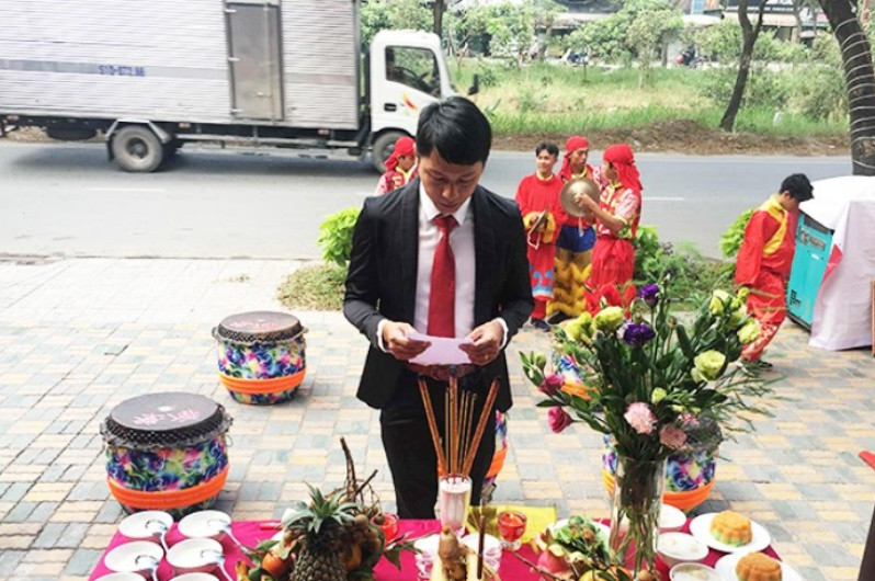 Nghi lễ văn khấn tất niên ngoài sân tại công ty, cơ quan cuối năm