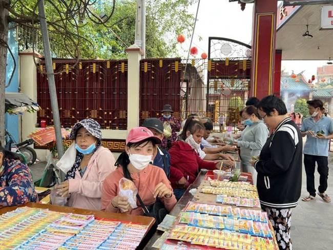 Nghi thức dâng hương và đọc văn khấn Thiên Hậu Thánh Mẫu trang nghiêm