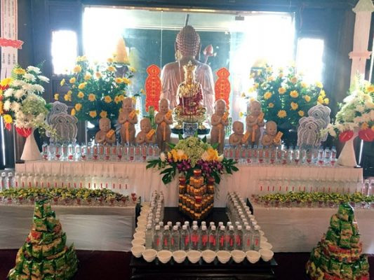 Nghi thức văn khấn vong linh thai nhi tại gia với các lễ vật được bày biện trang trọng
