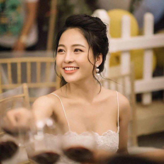 Hotgirl Trâm Anh với phong cách thời trang năng động