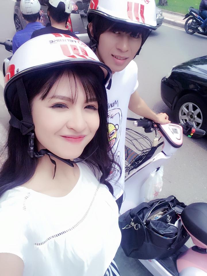 Cặp đôi Shin Hồng Vịnh và QTV tại một sự kiện giải trí