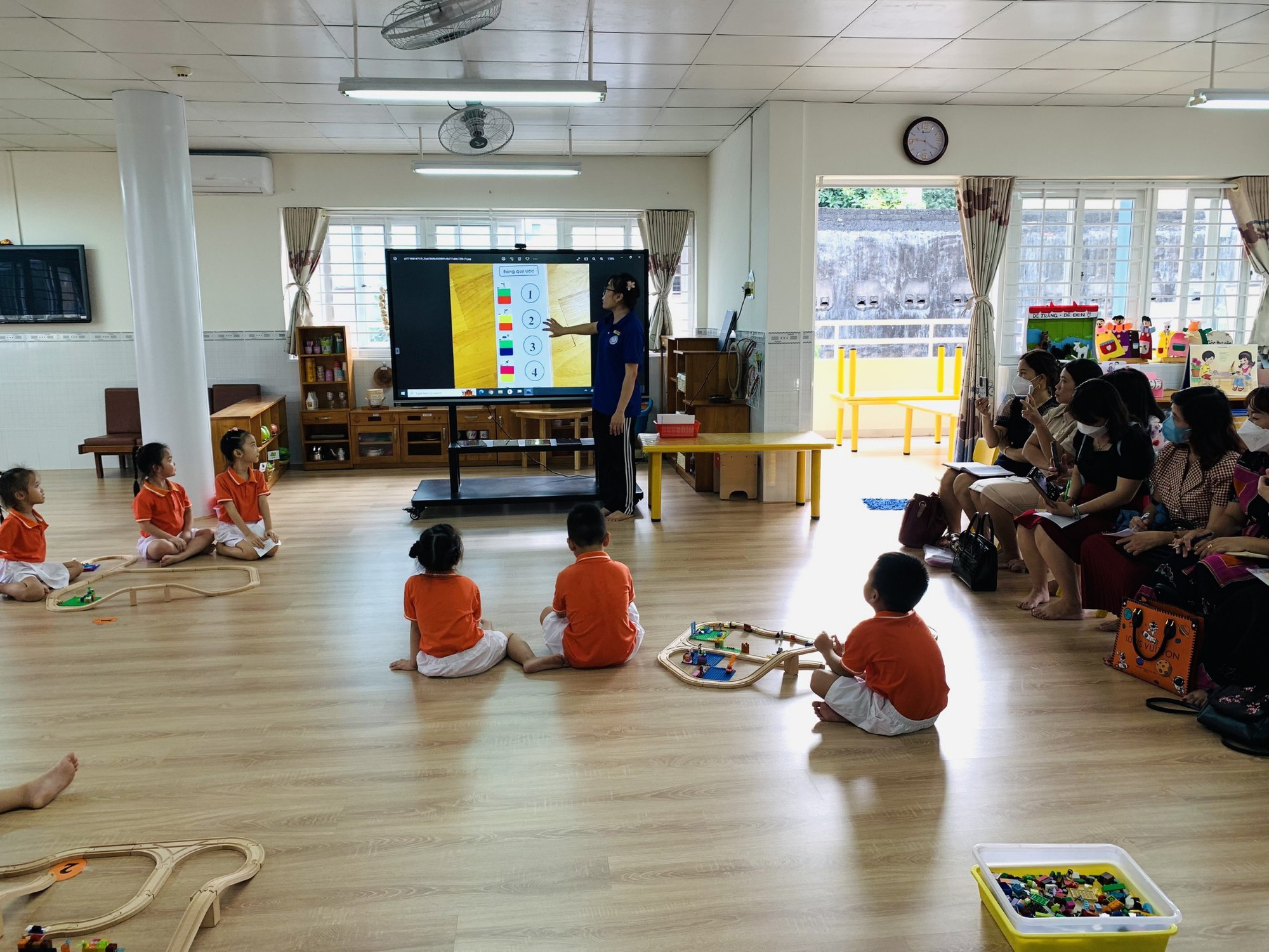 Các chữ cái đại diện cho Science, Technology, Engineering, Math trong phương pháp giáo dục STEM
