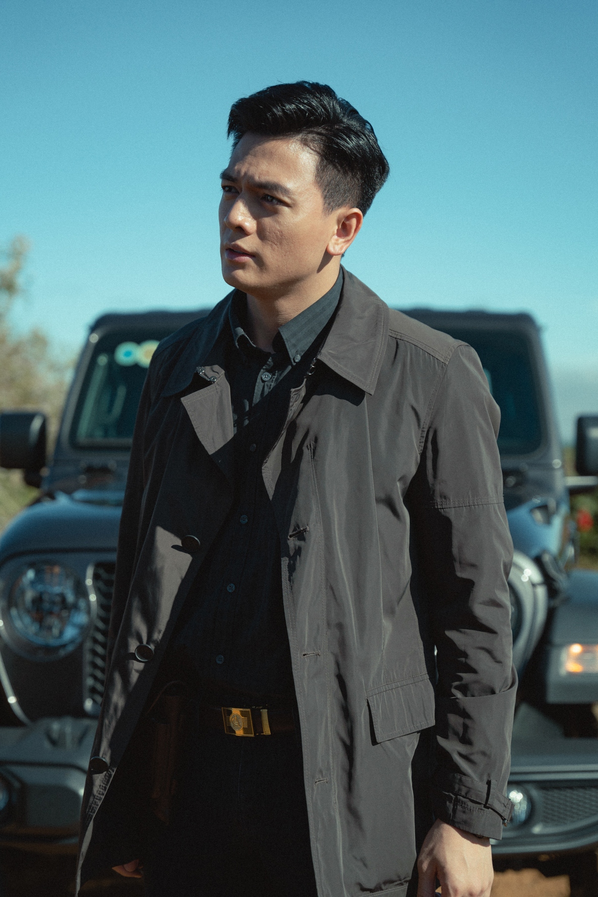 Lê Xuân Tiền lịch lãm trong trang phục vest