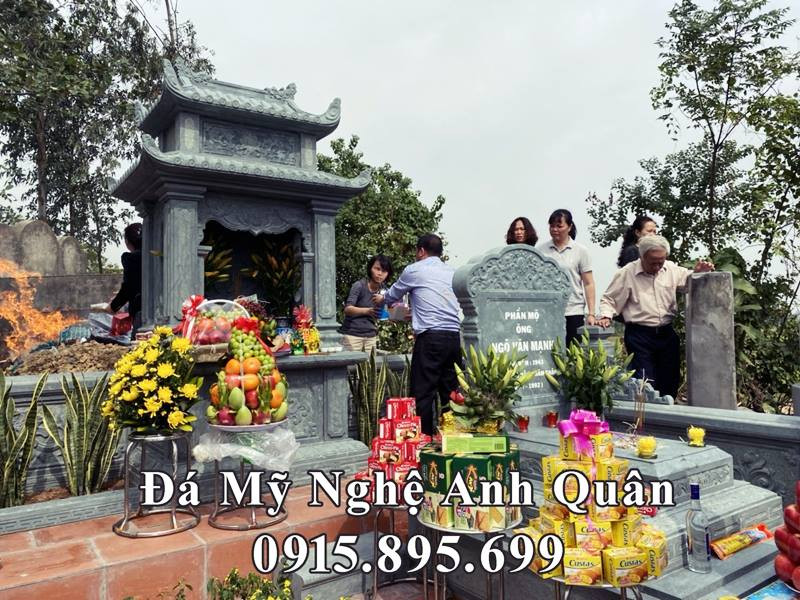 Toan the nguoi than trong gia dinh quay quan tai khu lang mo de lam le khanh thanh