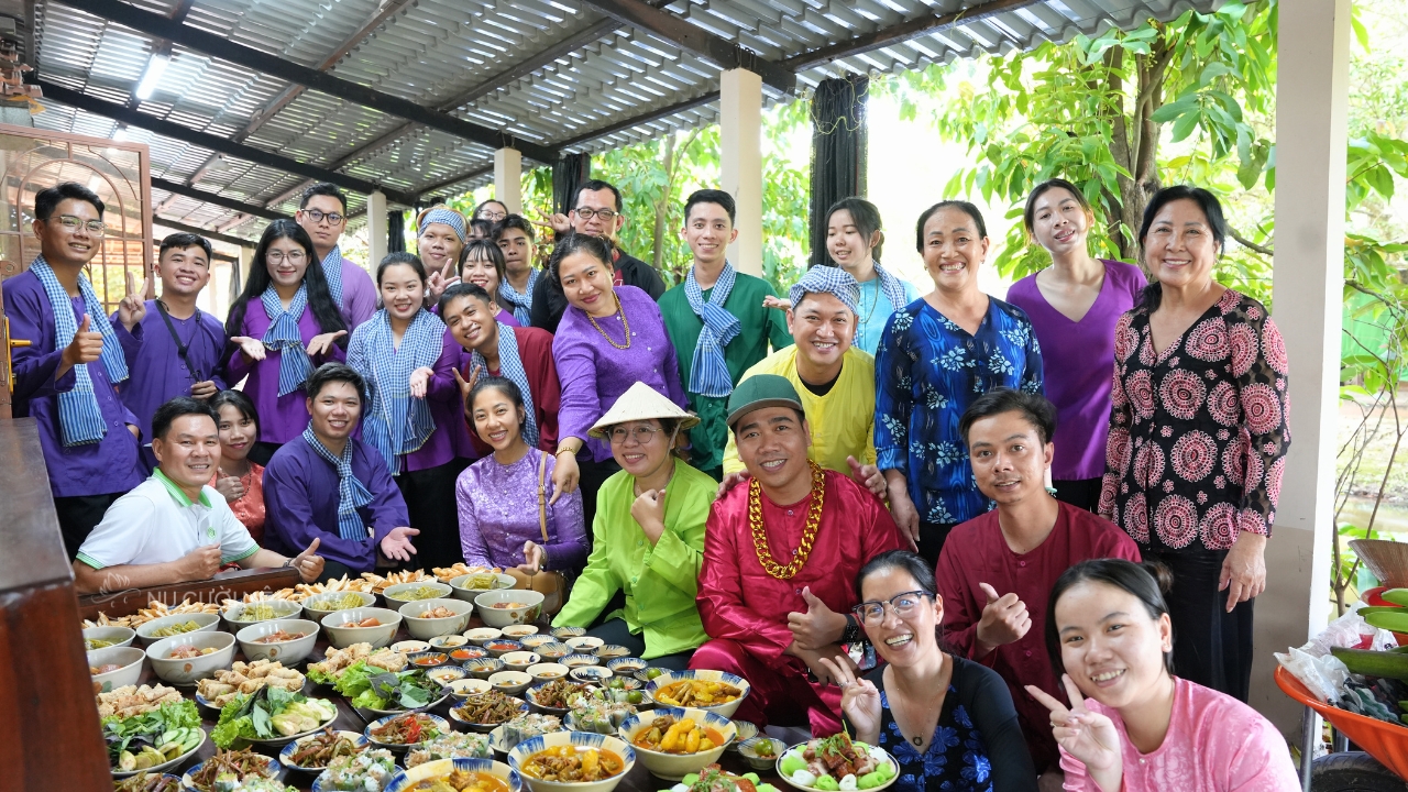 Hình ảnh bản đồ du lịch độc quyền "tour đám giỗ bên cồn", minh họa cho sự lan tỏa của xu hướng