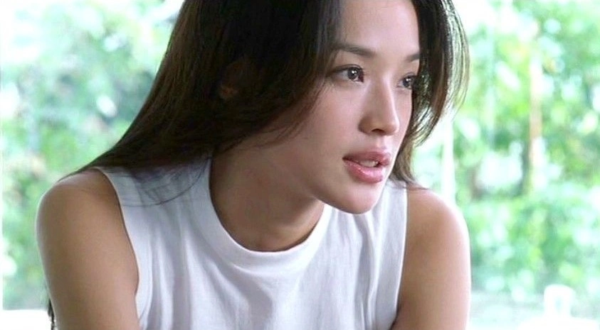 Thư Kỳ trong một cảnh phim Gác Kiếm 2002